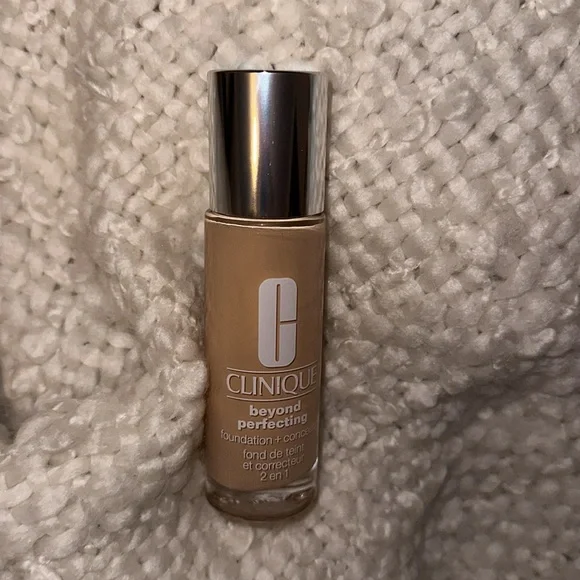 Clinique Beyond Perfecting Foundation
+ Concealer 6.5 buttermilk - Picture 6 of 7